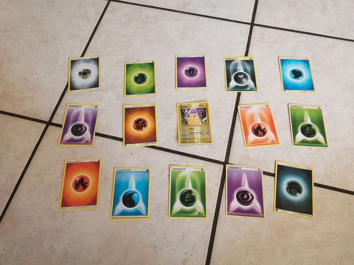 Lot cartes Pokémon brillante pickachu