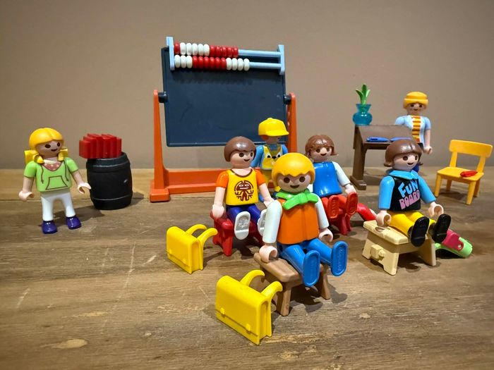 Lot playmobil personnages école - photo numéro 2