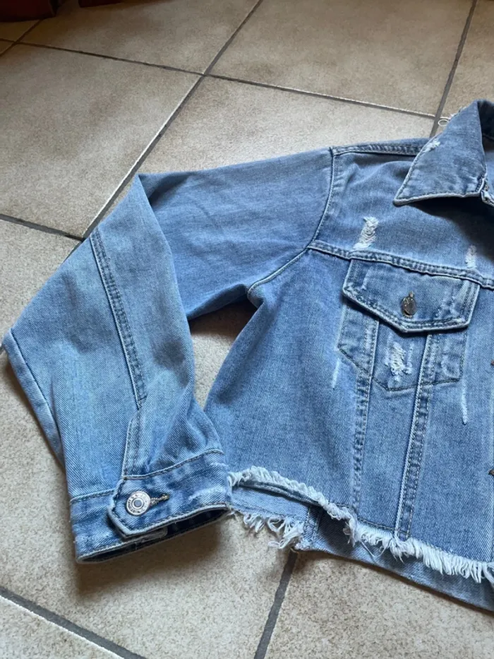 Chemise en jean effet destroy - photo numéro 2