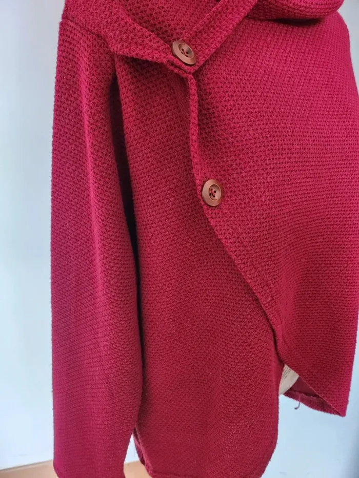 Superbe Pull rouge asymétrique avec col large – Taille Unique - photo numéro 3