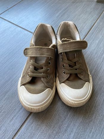 Baskets en toile pointure 28