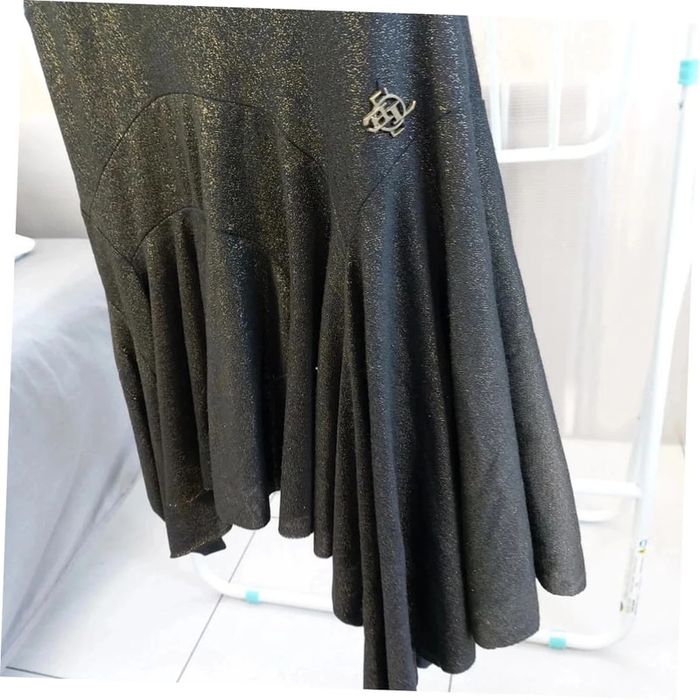 Robe bustier noire pailletée dorée