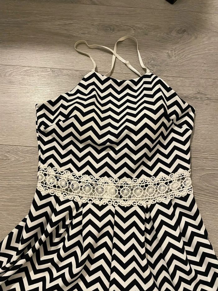 Combinaison short Combishort à bretelles dos croisé blanc à motifs noir dentelle ventre taille 36 - photo numéro 2