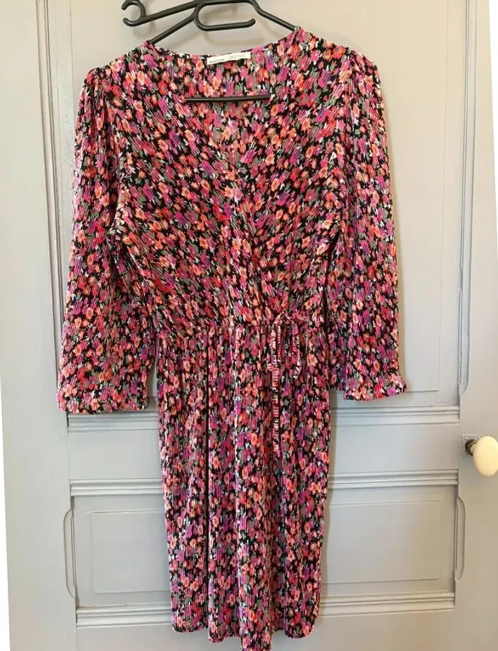 Robe à fleurs plissée Pull and Bear S