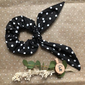 Chouchou noir et blanc à pois scrunchie