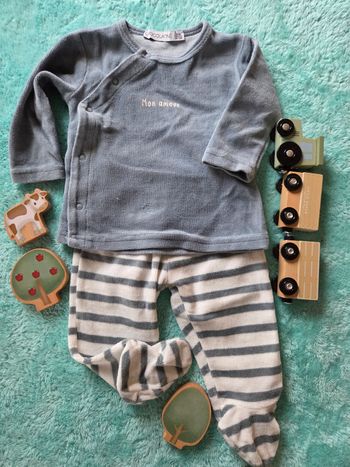 Pyjama 2 pièces bleu et rayé