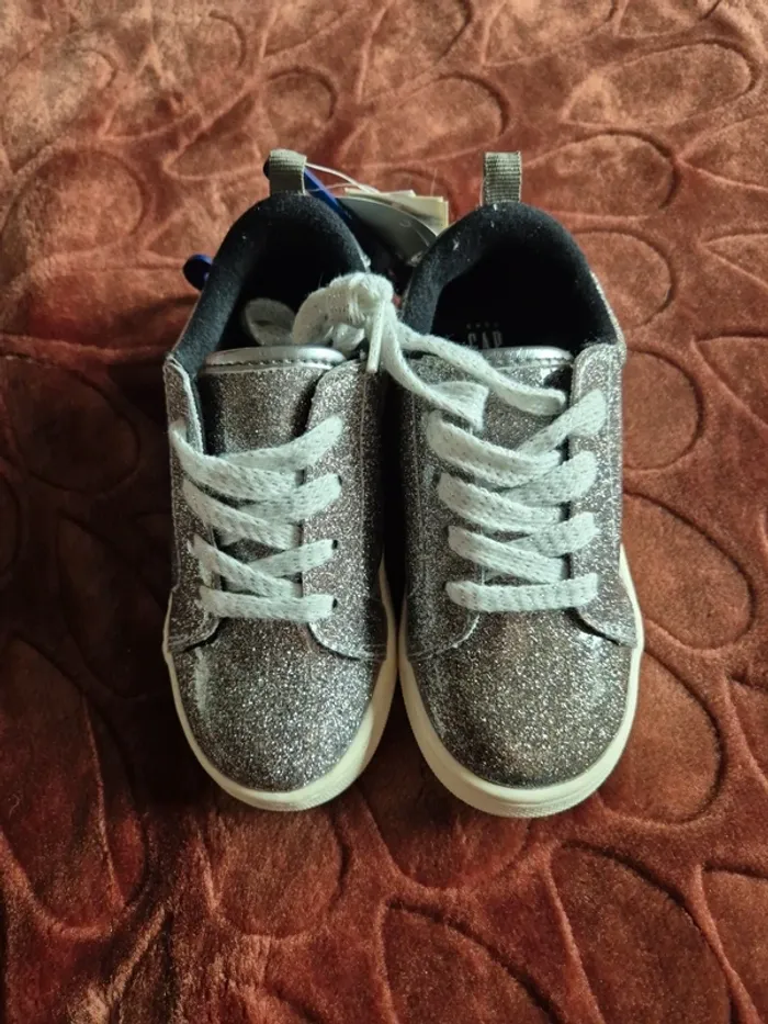 Chaussures brillantes taille 26