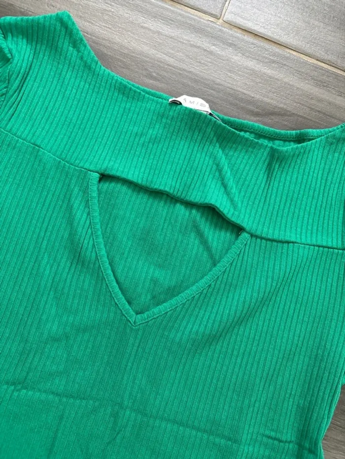 T-shirt ouvert sur le devant - photo numéro 2