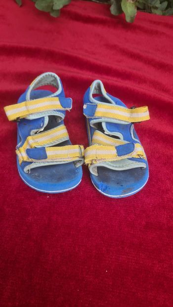 petite sandalette de dépannage T 30 - 19 cm