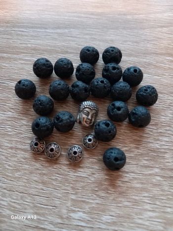 Perles de lave et intercalaires