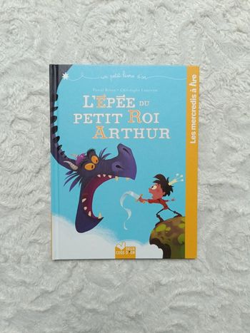 Livre Mac Do L'épée du petit roi Arthur Les mercredis à lire Deux coqs d'or