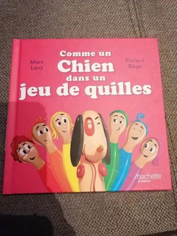 Livre happy meal mac Donald comme un chien dans un jeu de quilles