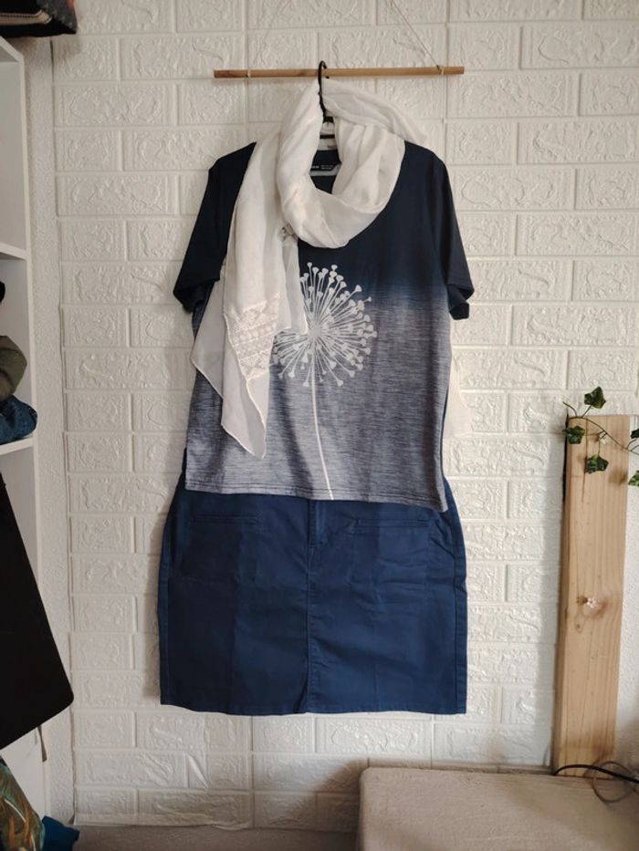 Ensemble jupe et tee-shirt bleu - photo numéro 3
