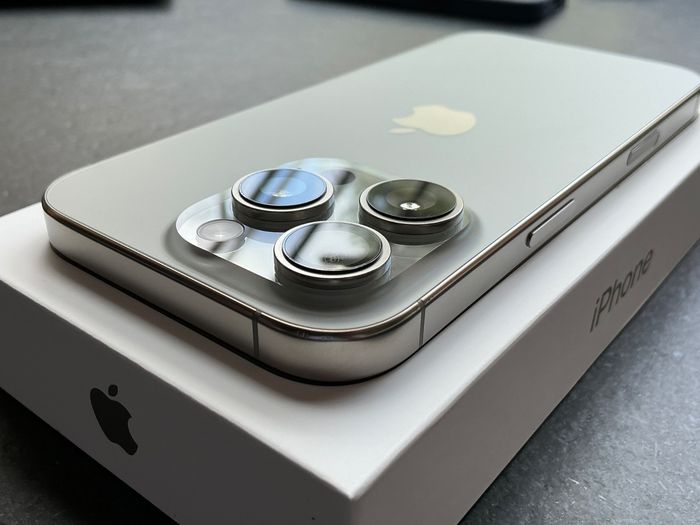 I P h o n e 16 pro max