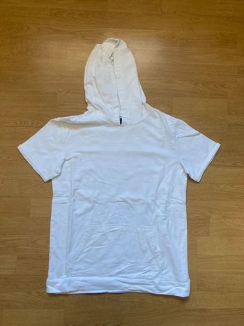 Sweat capuche manches courtes