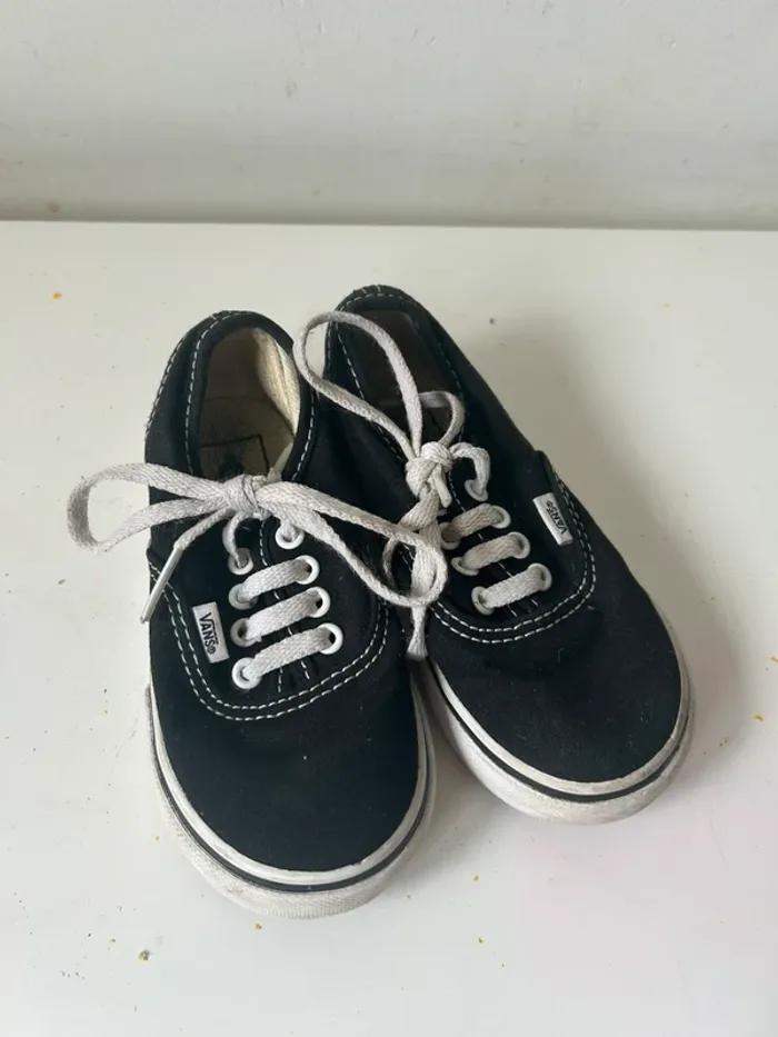 Chaussures Vans à lacets taille 22 Noir - photo numéro 2