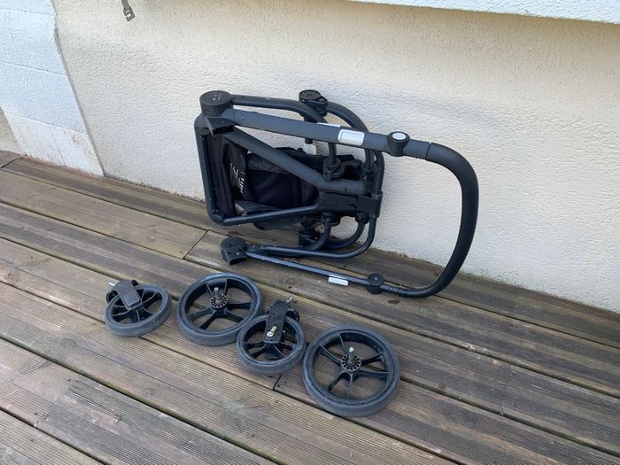 Vend poussette trio combiné CAM - photo numéro 4