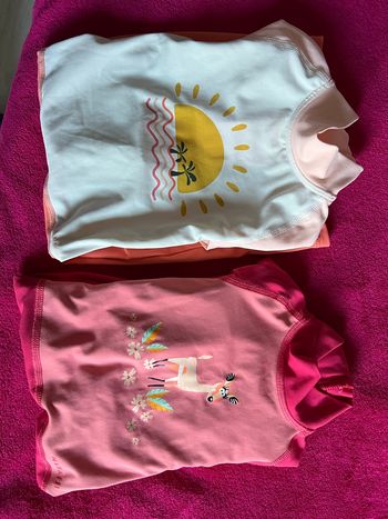 Deux combinaisons de bain 12 mois