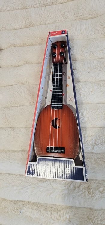 Magnifique Ukulélé effet bois Neuf