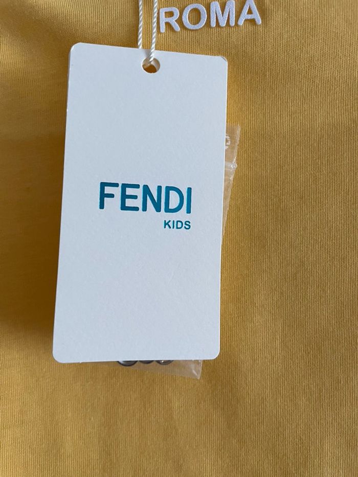 T-Shirt Fendi 18 mois - photo numéro 5