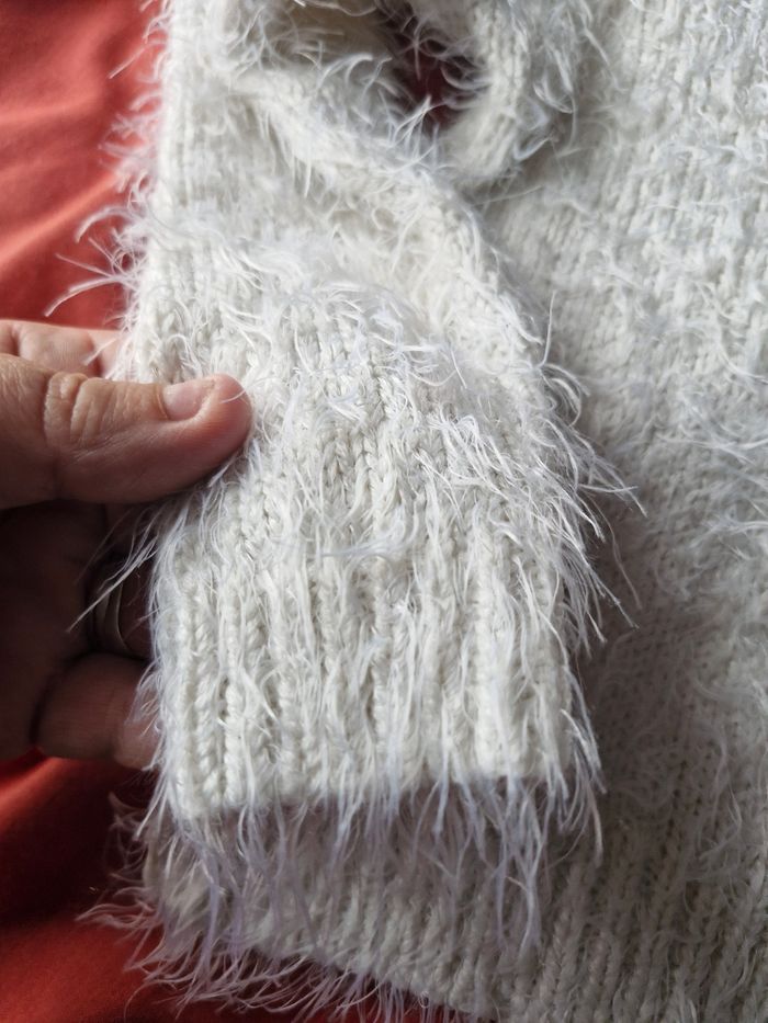 Très beau pull à poils cœur paillettes - photo numéro 4