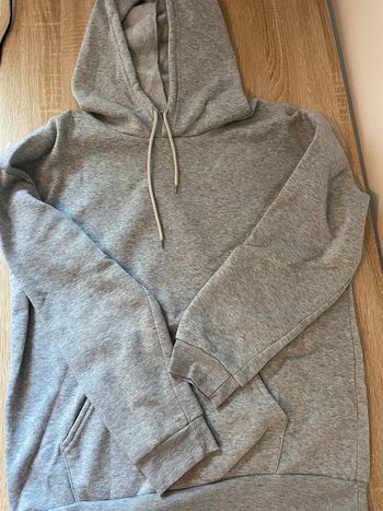 Sweat à capuche gris