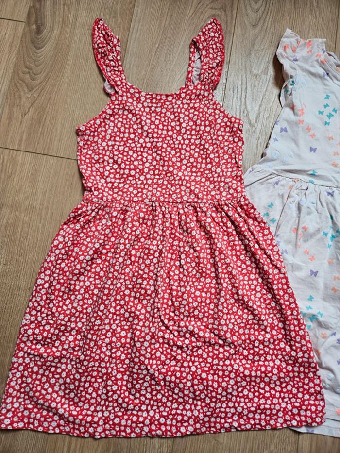 Lot de 2 robes H&M et Kiabi 8 ans - photo numéro 2