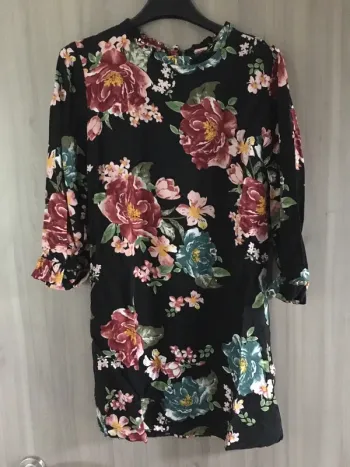 Tunique noire fleurie manches 3/4 T.36