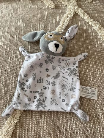 Peluche doudou plat 21cm IKKS chien loup lapin gris parfait état