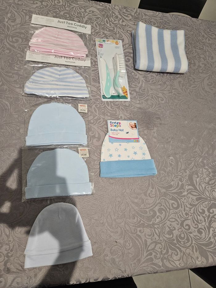 Lot 8 bonnet naissance