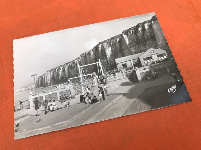 Carte postale ancienne Saint-Valéry-en-Caux (Seine-Maritime) Le Casino - photo numéro 2