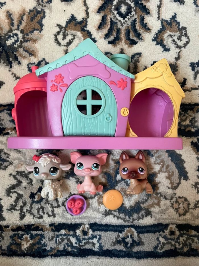 Littlest Petshop Bobblin Barn Set