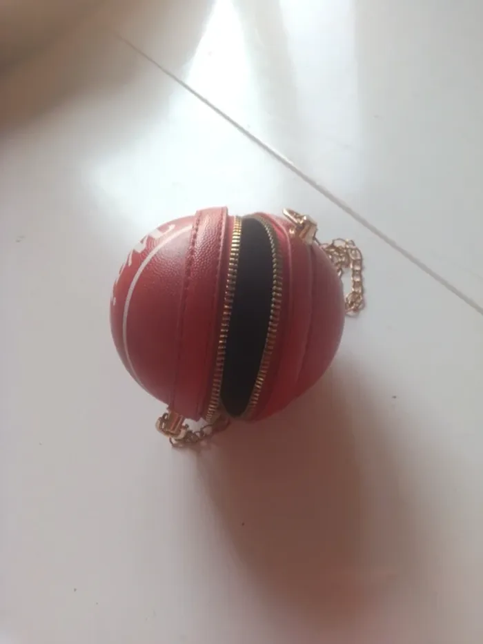 Sac main forme ballon à grande chaîne dorée - photo numéro 4