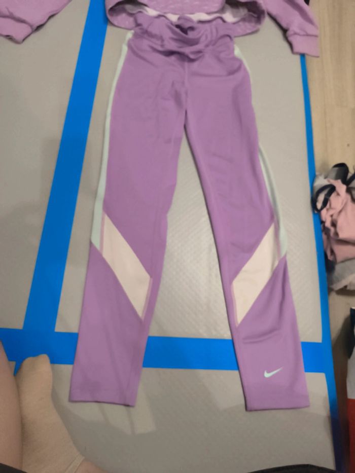 Survêtement Nike très peu porté - photo numéro 2