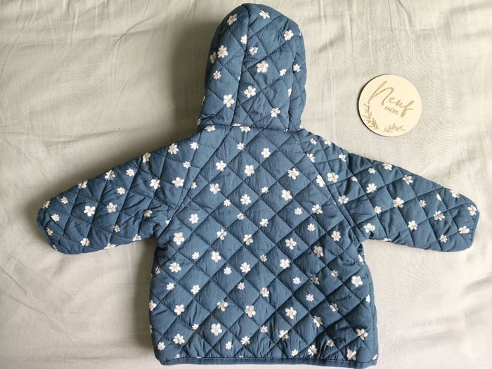 Doudoune/ veste matelassée mi saison Vertbaudet avec fleurs marguerite taille 9 mois - photo numéro 4