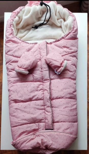 Chancelière universelle neuve , imperméable et doublée polaire  pour poussette avec des gants