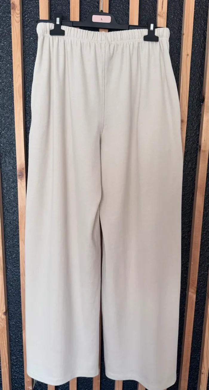 Pantalon Boohoo Basics - Coupe Droite Côtelée - Beige / Stone - Neuf - Taille 40 - Valeur 25€ - photo numéro 4