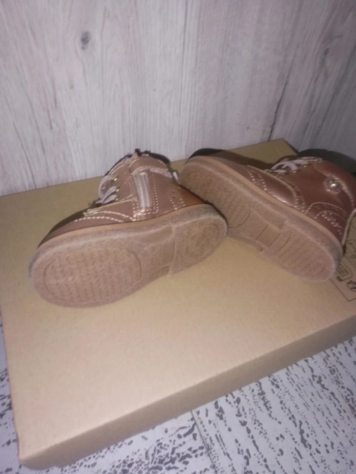 Paire de chaussures p:19 - photo numéro 5