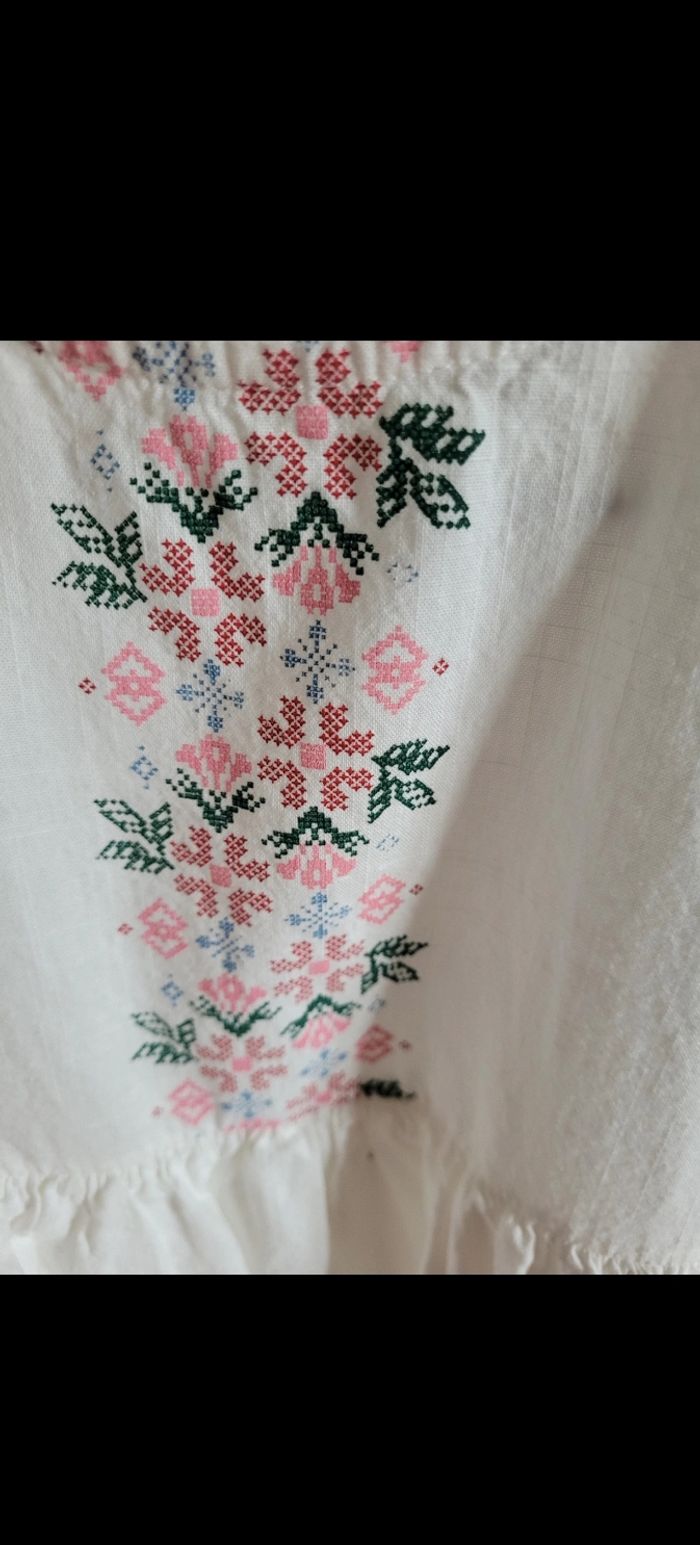 Robe brodée 5 ans - photo numéro 4