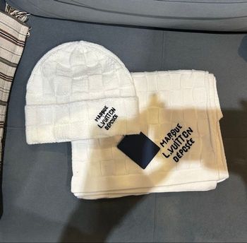 Bonnet et écharpe Lv