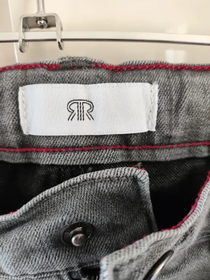 Jean gris La Redoute 12 ans
Jean ajustable à la taille, coupe slim - photo numéro 7