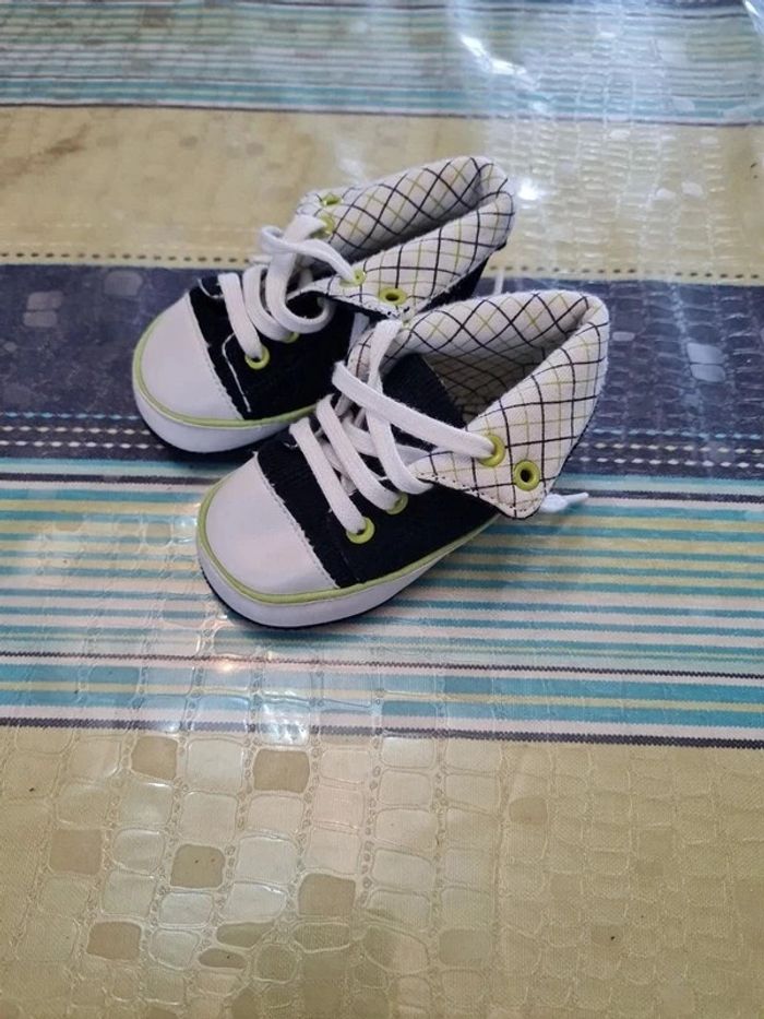 Chaussures bébé 6/9mois. - photo numéro 3