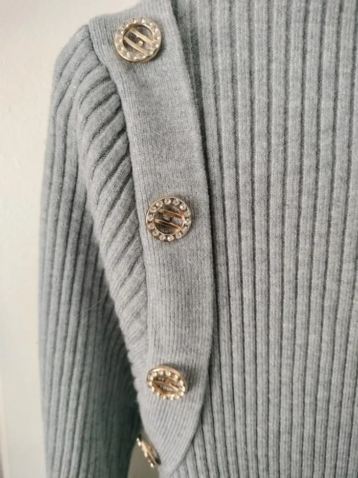 Pull gris - photo numéro 4