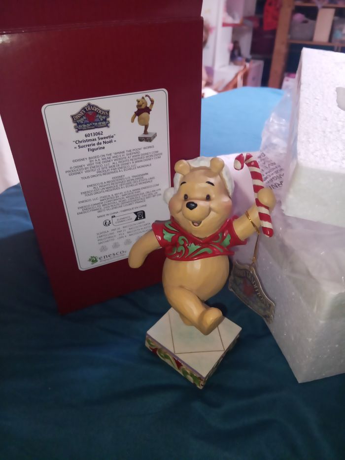 Figurine Enesco de Winnie l'ourson noël disney neuve