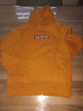 Pull levi's pull levi'