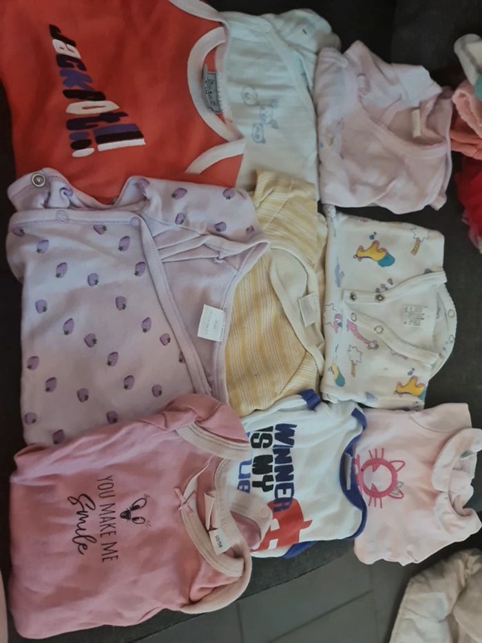 Lot 9 bodie 0/1 mois