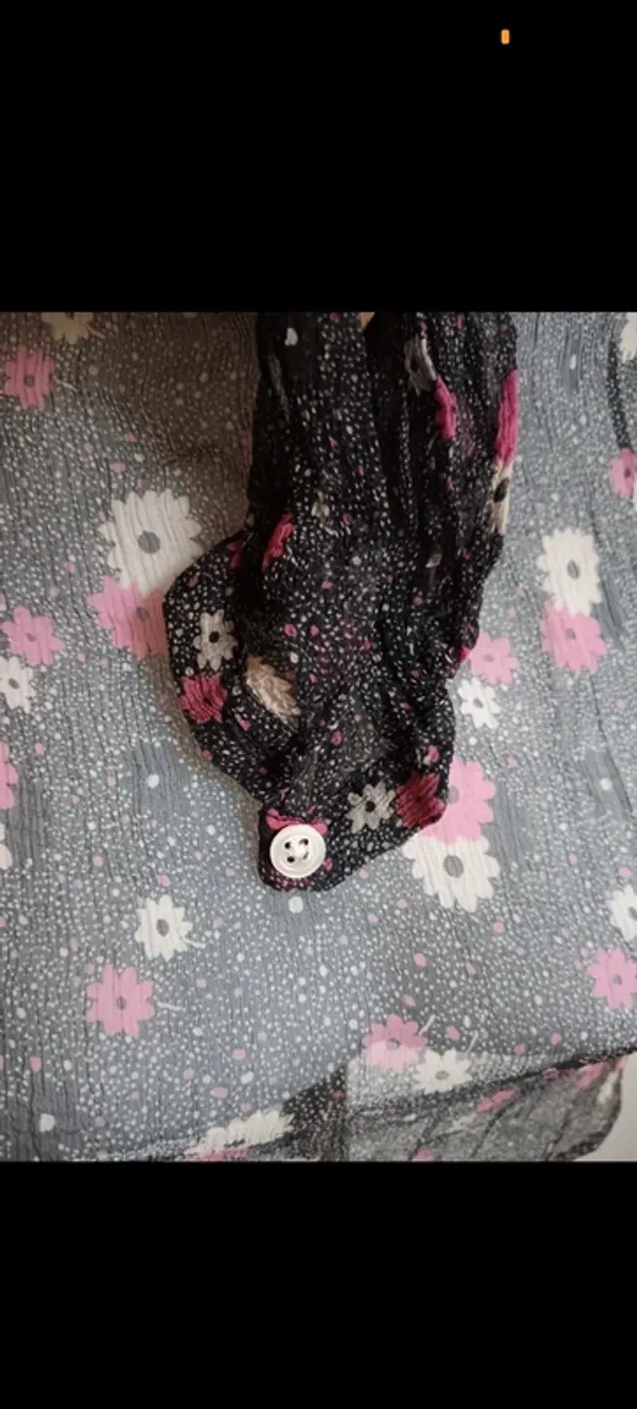 Cacharel "Chemisier en soie motif liberty" t.36 - photo numéro 5