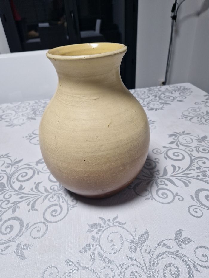 Joli vase en céramique peinte à la main - photo numéro 2