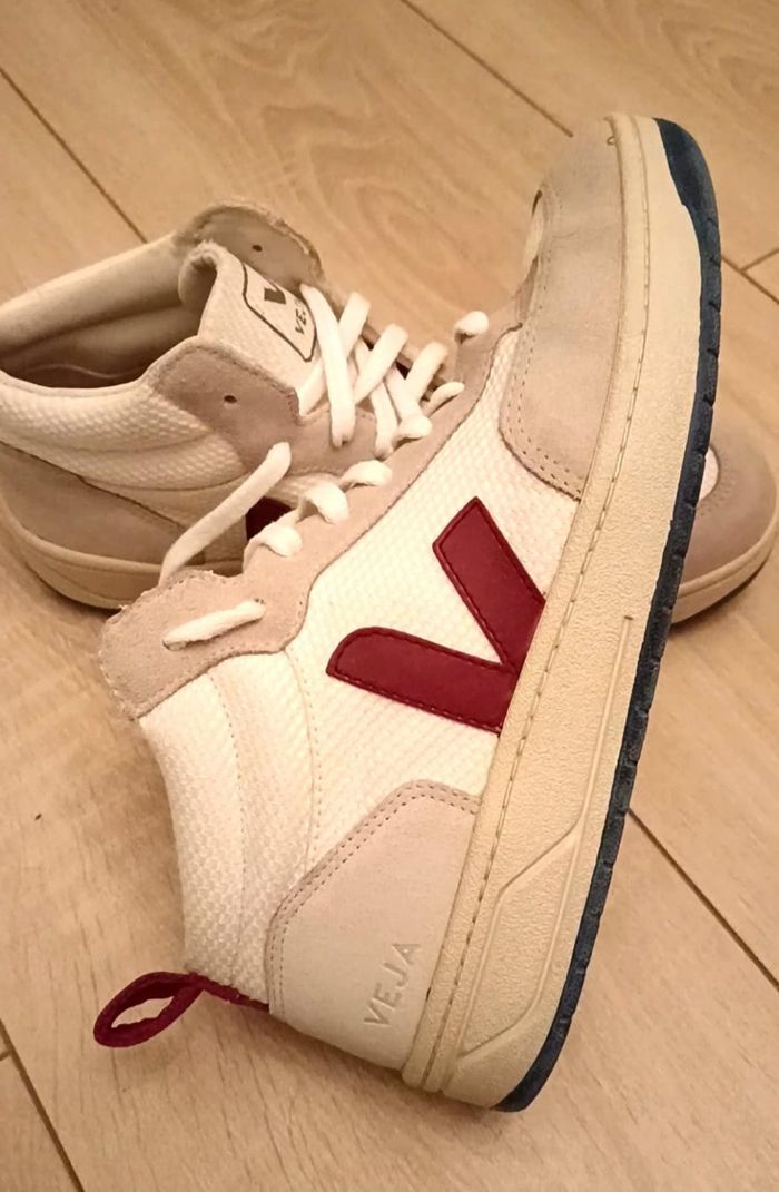 Paire de baskets Veja chic, confortable et en véritable cuir, pointure 38 en très bon état. - photo numéro 2