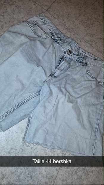 Short bershka taille 44